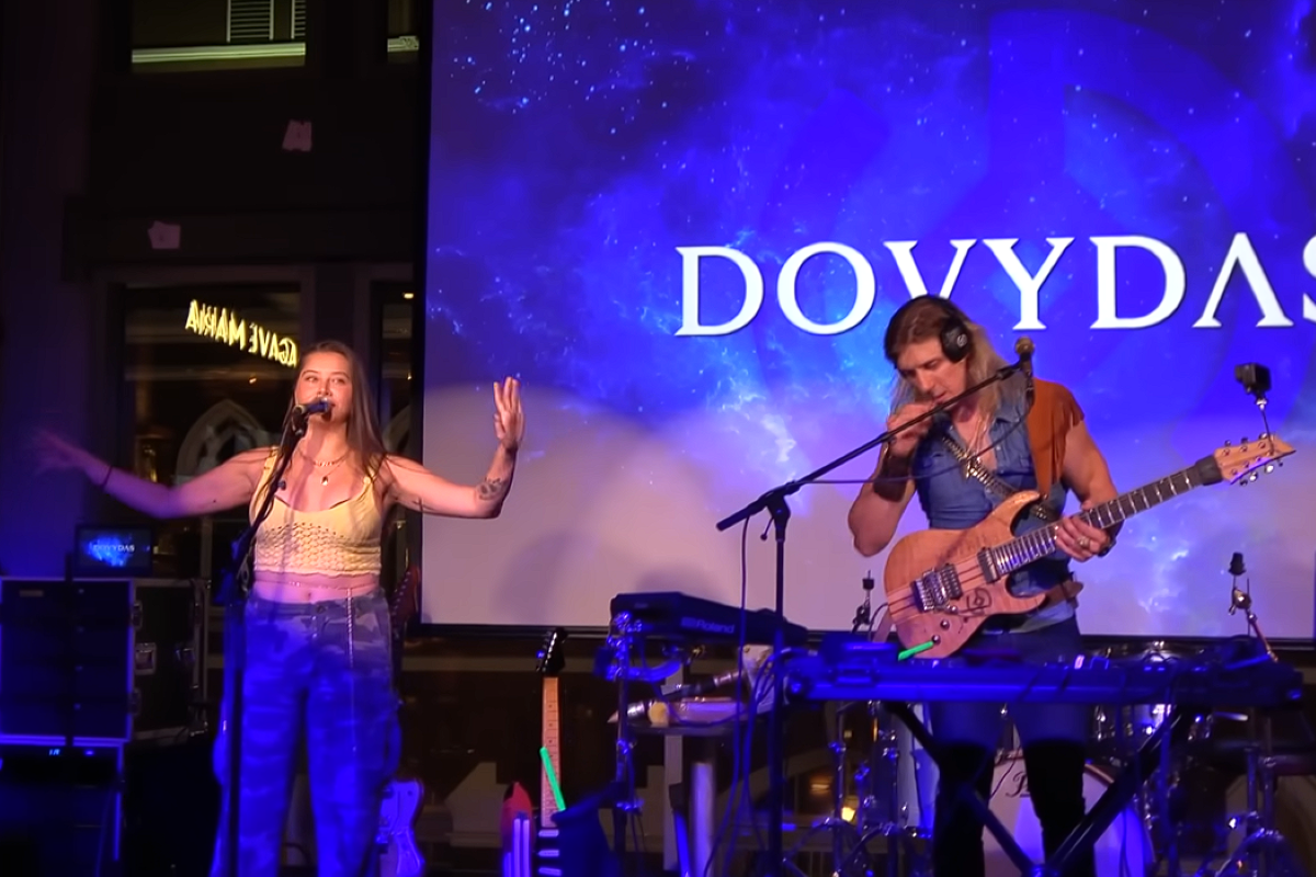 sara spicer and dovydas singing