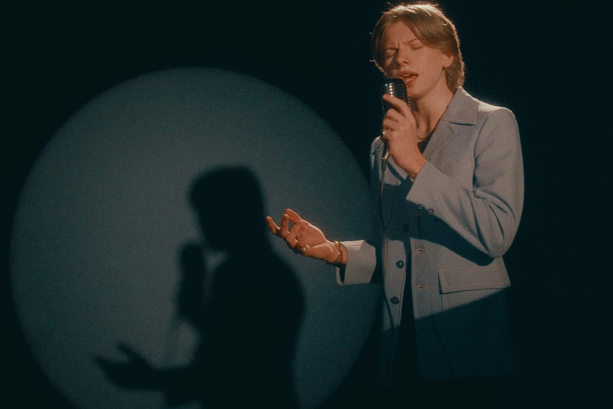 mason ramsey singing into microphone
