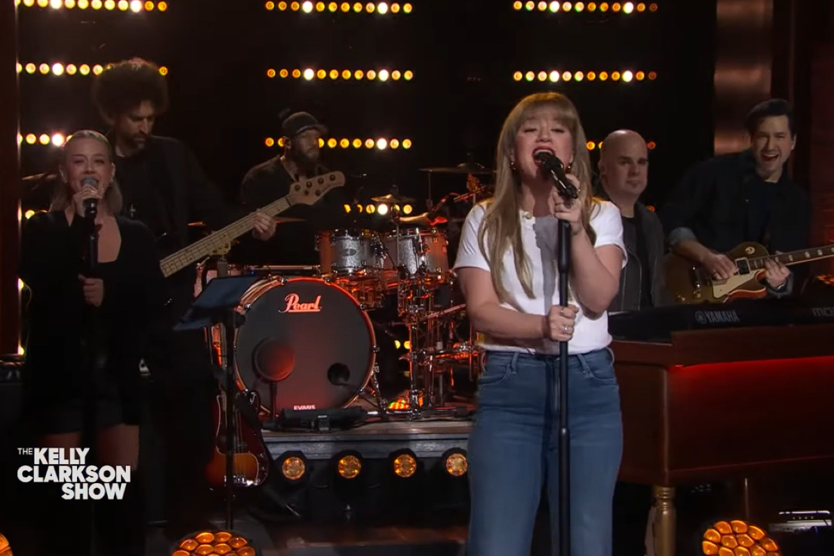 Kelly Clarkson and her band performing