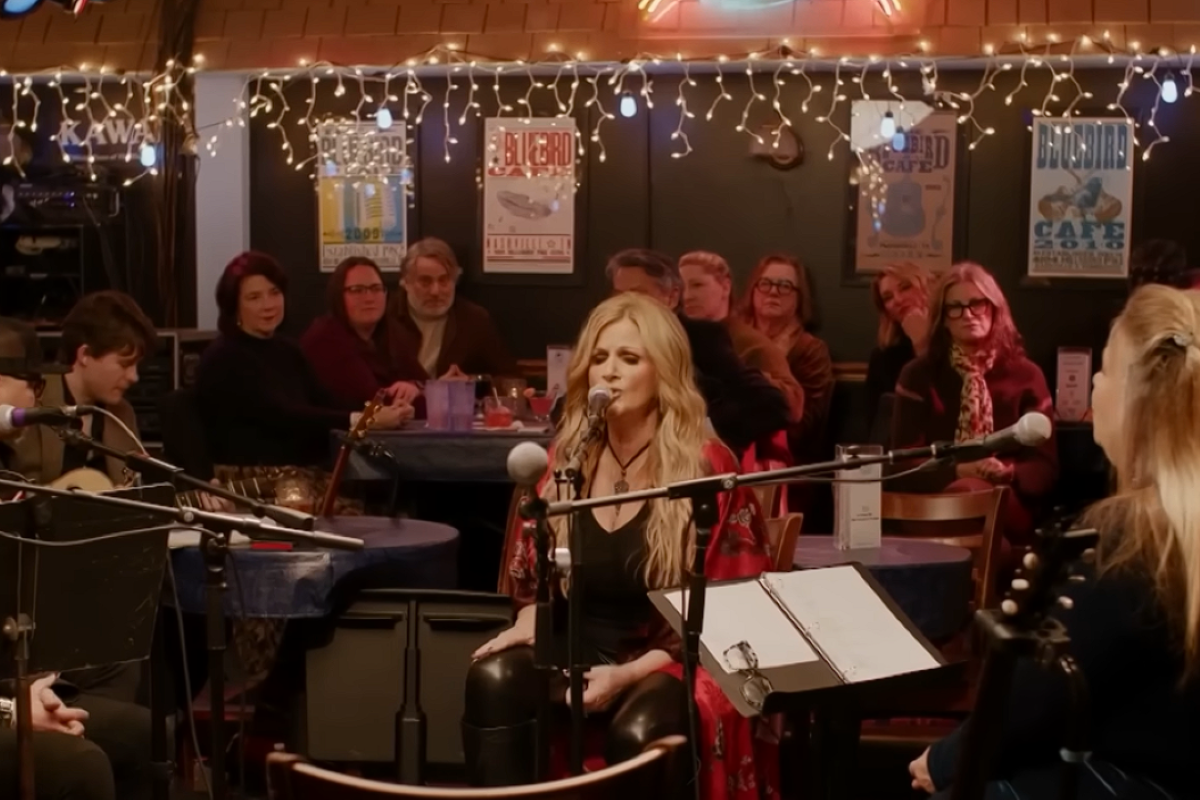 Trisha Yearwood singing