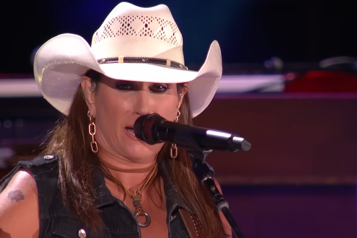 Terri Clark singing into microphone