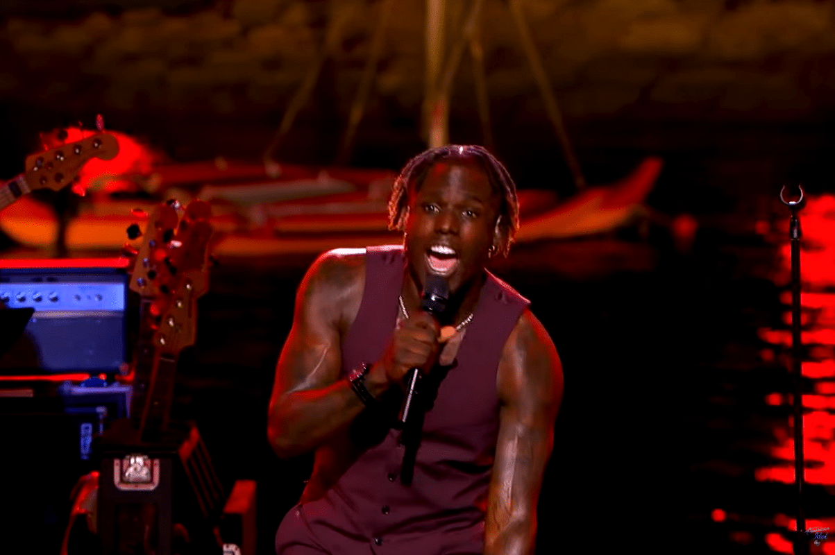 Jamal Roberts singing into microphone