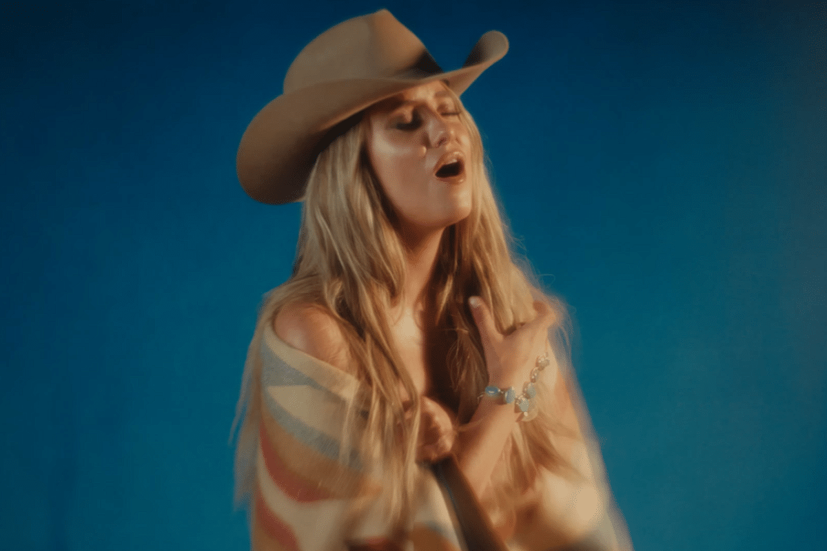 Lainey Wilson's performance video for "Somewhere Over Laredo"