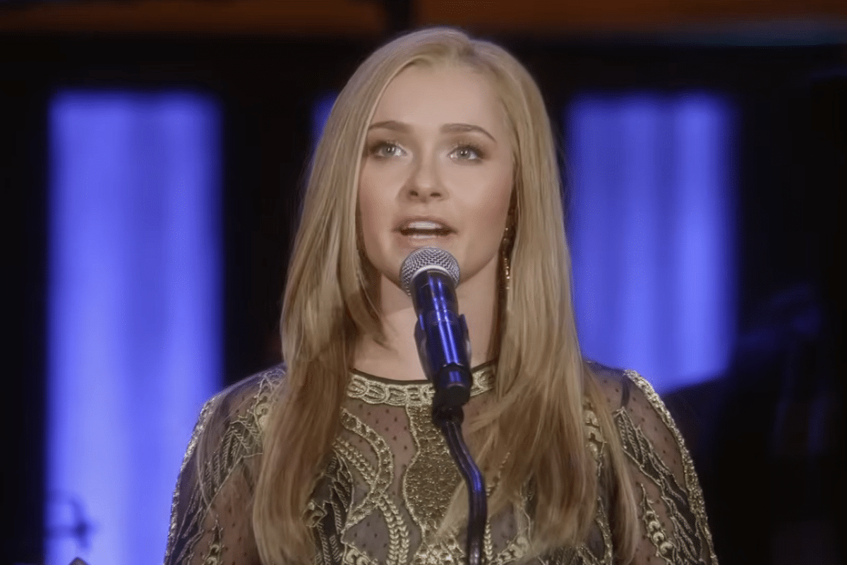 Hayden Panettiere singing into microphone