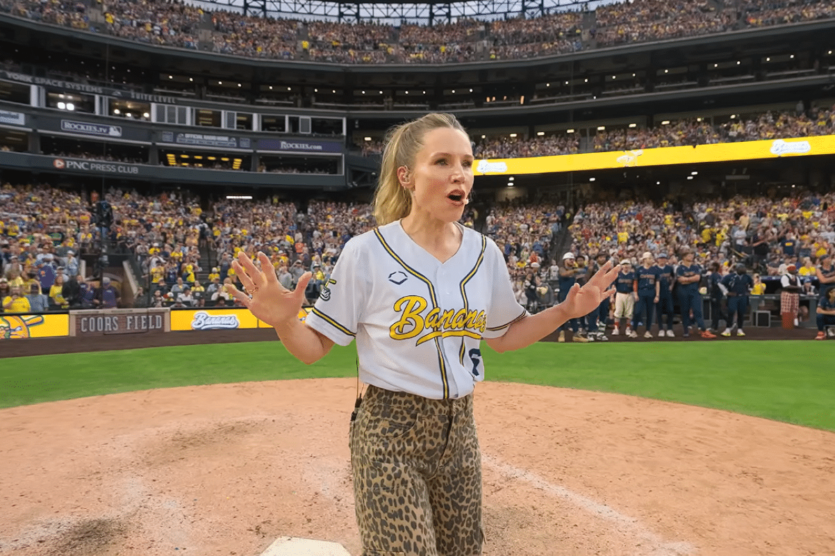 Kristen Bell singing at Savannah Bananas game
